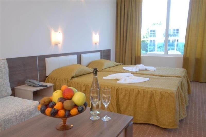 Menada Apartments In Pantai Sunny Luaran gambar
