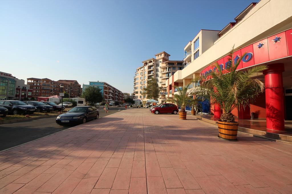 Menada Apartments In Pantai Sunny Luaran gambar