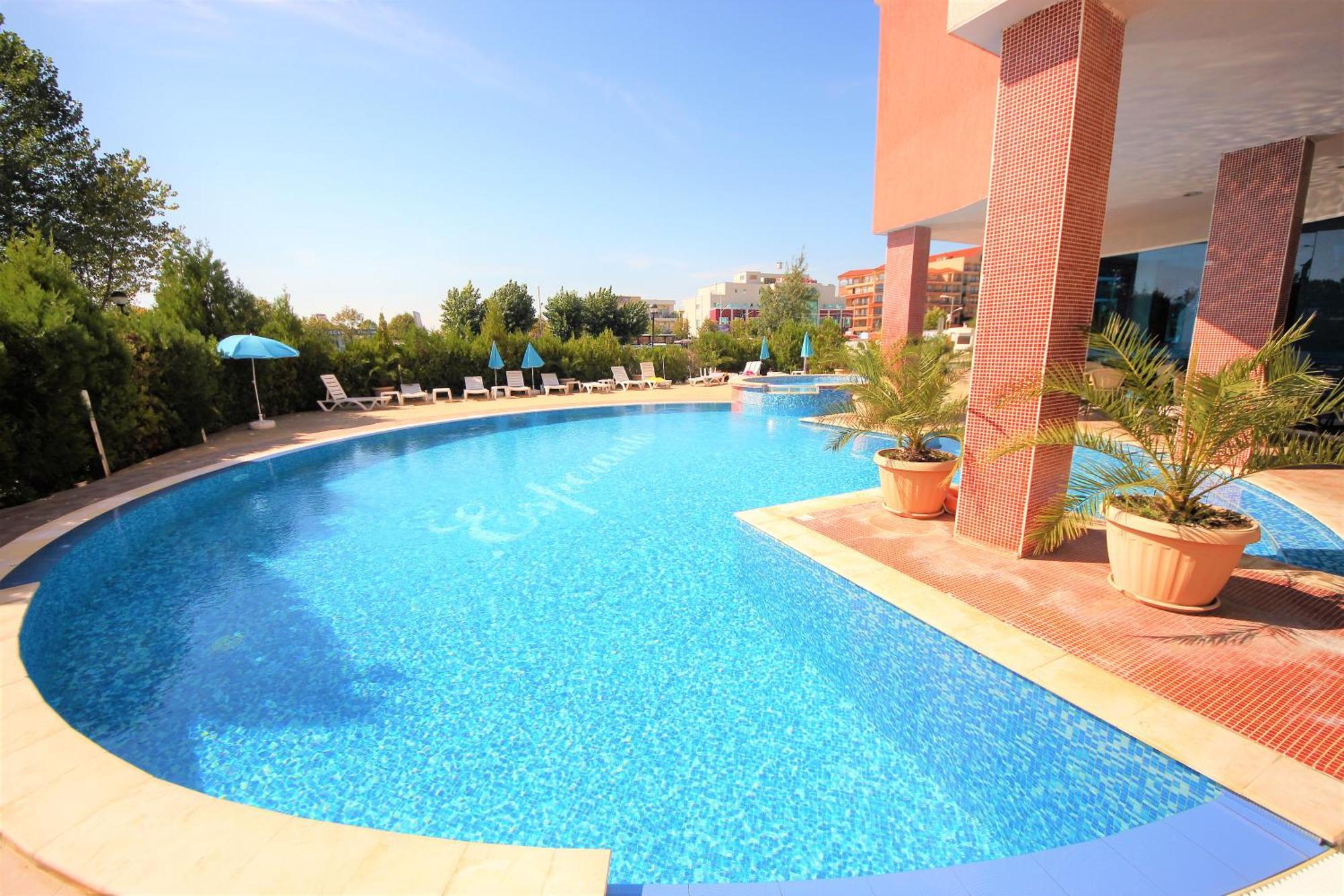 Menada Apartments In Pantai Sunny Luaran gambar