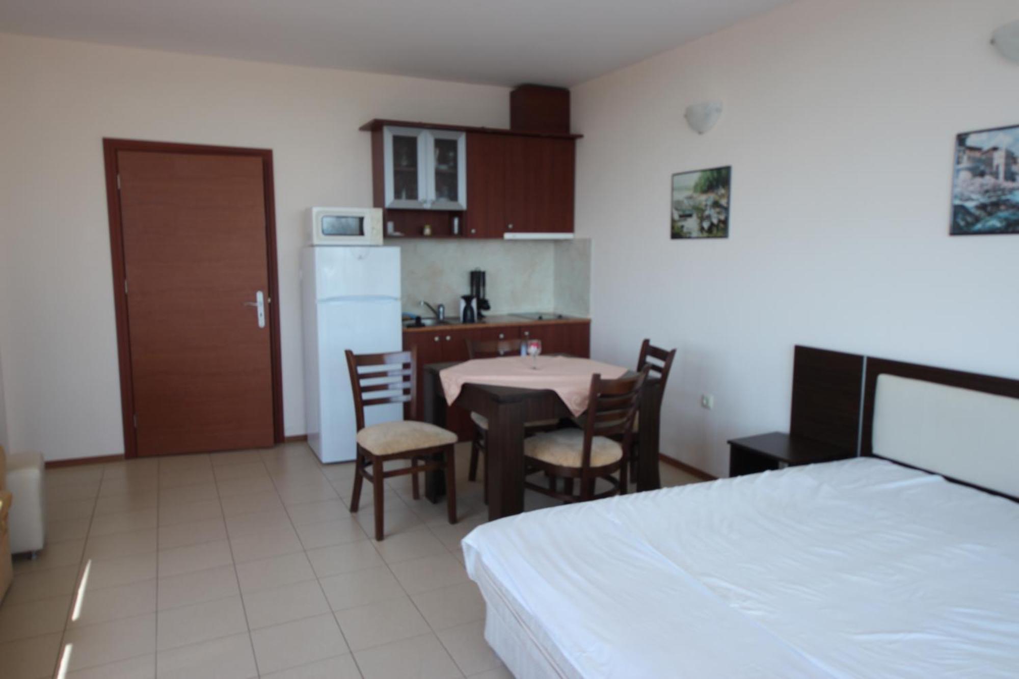 Menada Apartments In Pantai Sunny Luaran gambar