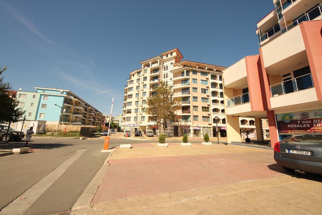 Menada Apartments In Pantai Sunny Luaran gambar