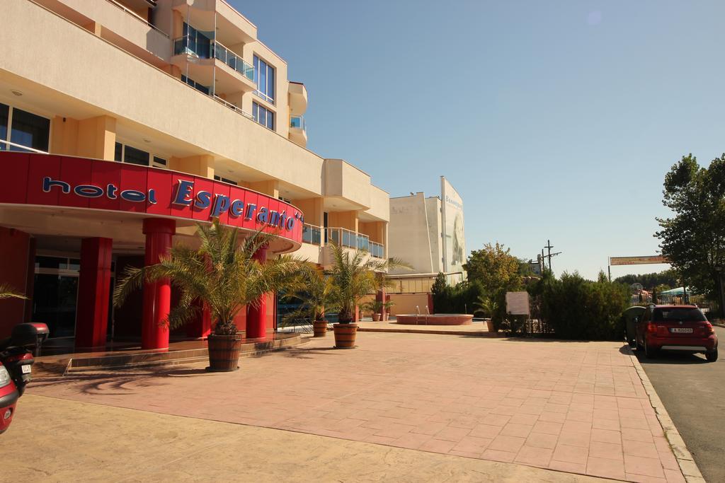 Menada Apartments In Pantai Sunny Luaran gambar