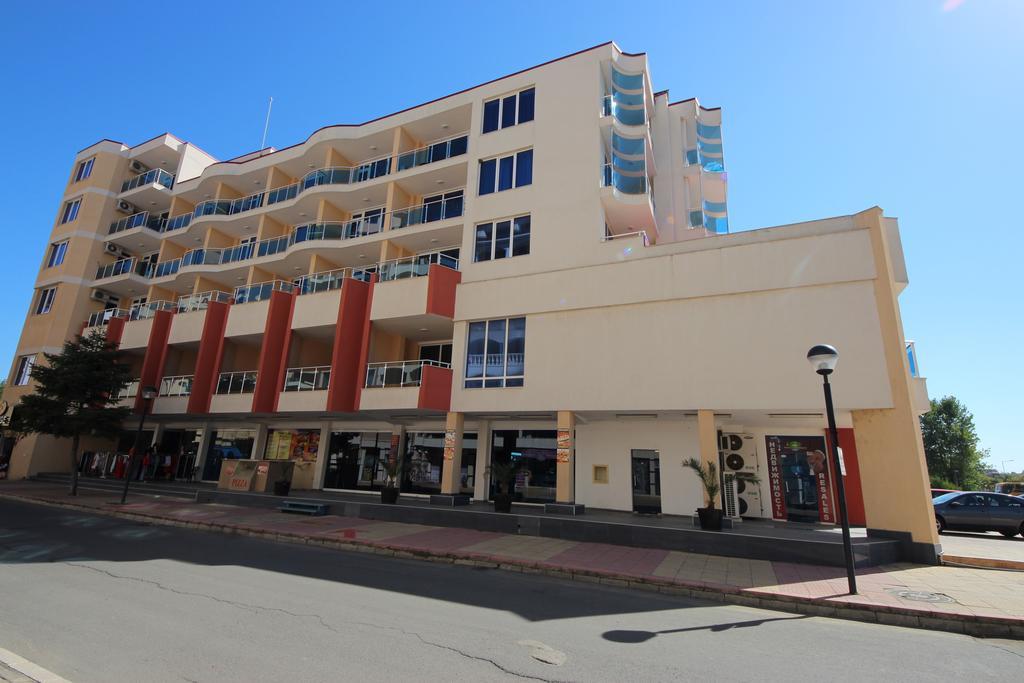 Menada Apartments In Pantai Sunny Luaran gambar