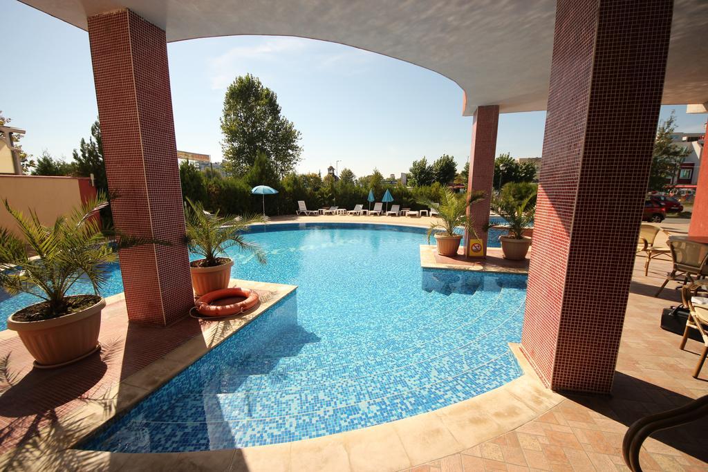 Menada Apartments In Pantai Sunny Luaran gambar