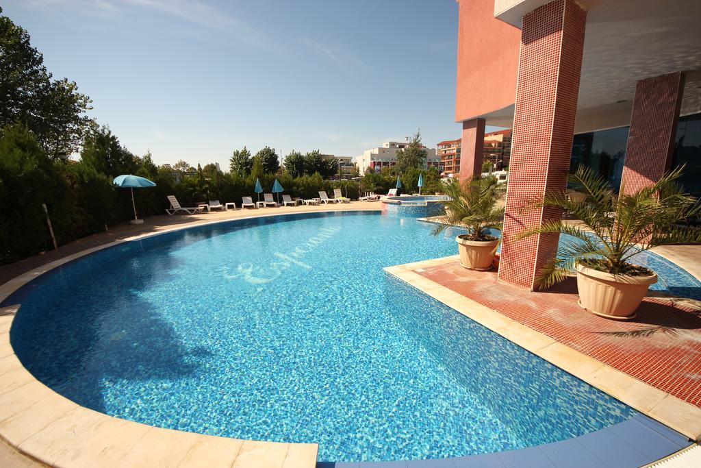 Menada Apartments In Pantai Sunny Luaran gambar