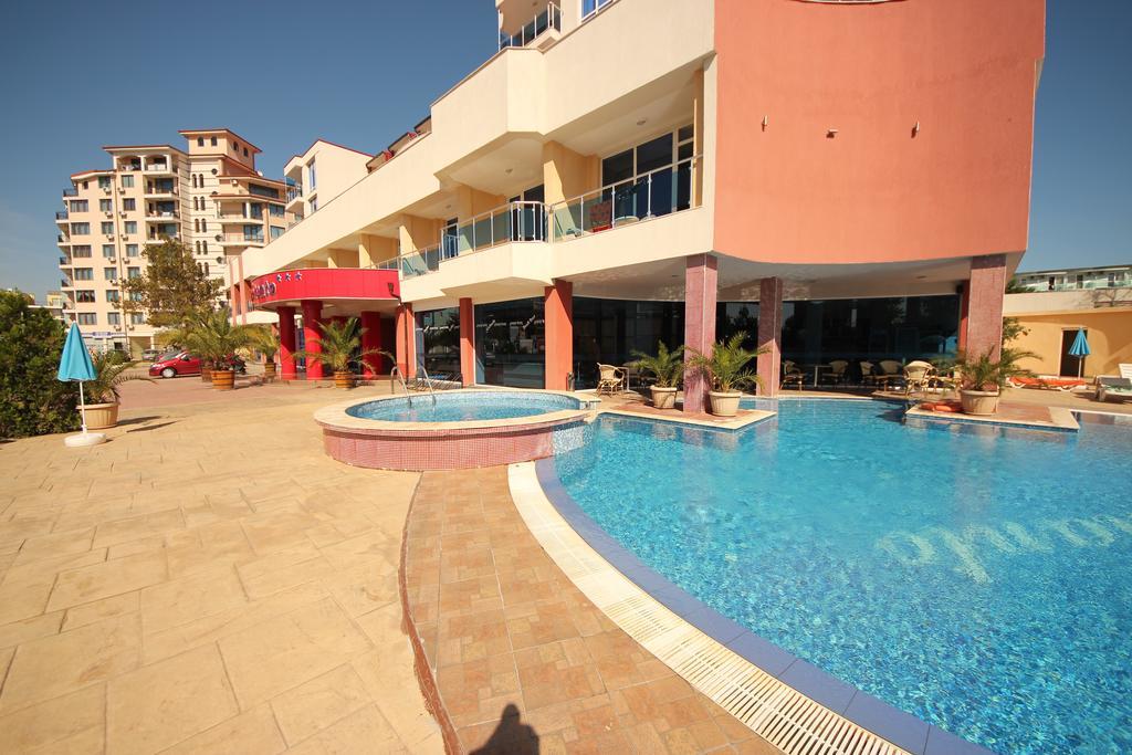 Menada Apartments In Pantai Sunny Luaran gambar