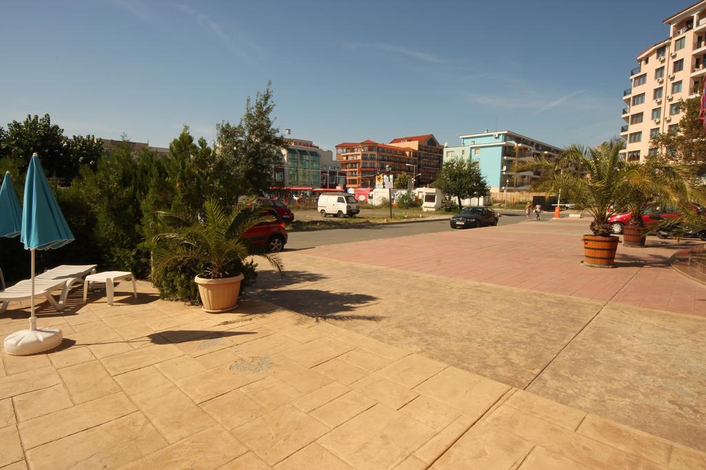 Menada Apartments In Pantai Sunny Luaran gambar