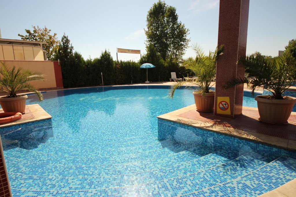 Menada Apartments In Pantai Sunny Luaran gambar
