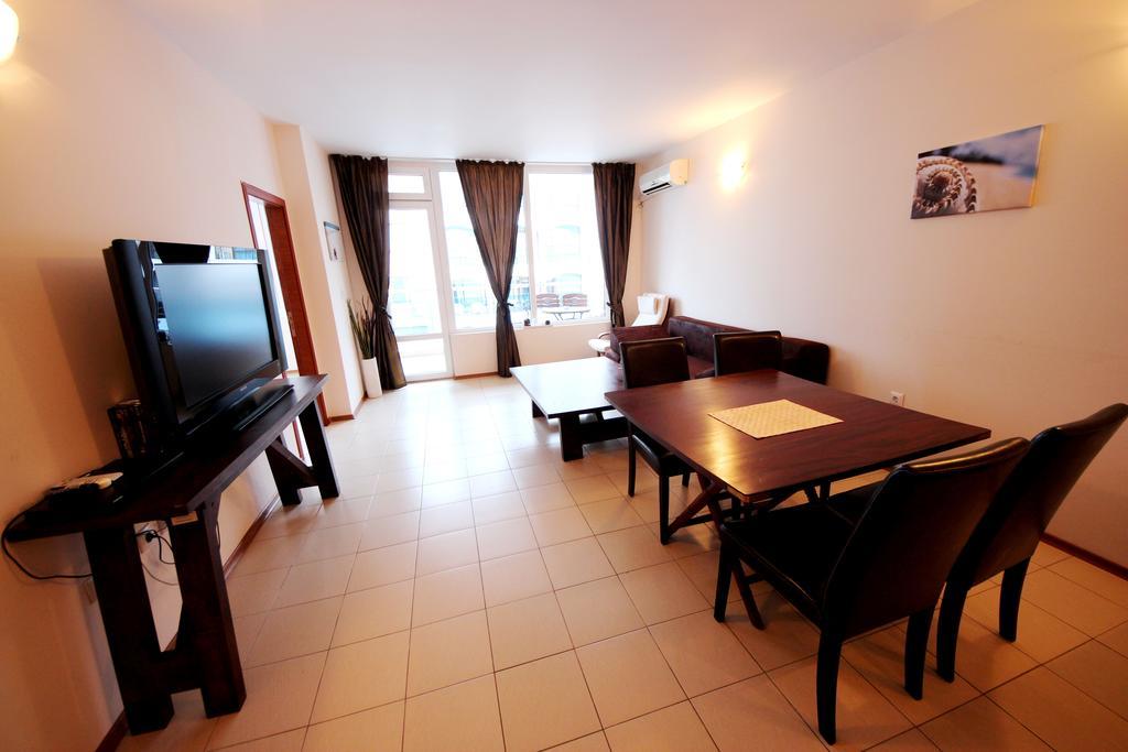 Menada Apartments In Pantai Sunny Luaran gambar