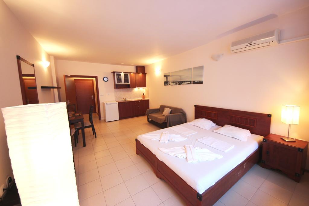 Menada Apartments In Pantai Sunny Luaran gambar