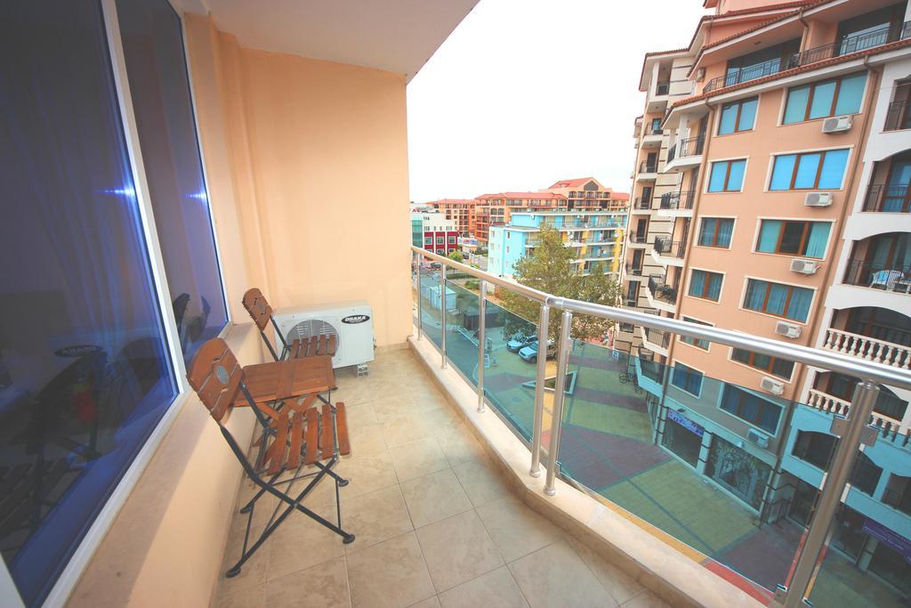 Menada Apartments In Pantai Sunny Luaran gambar