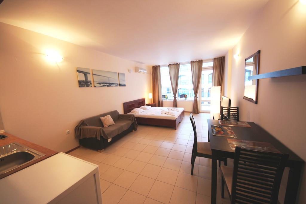 Menada Apartments In Pantai Sunny Luaran gambar