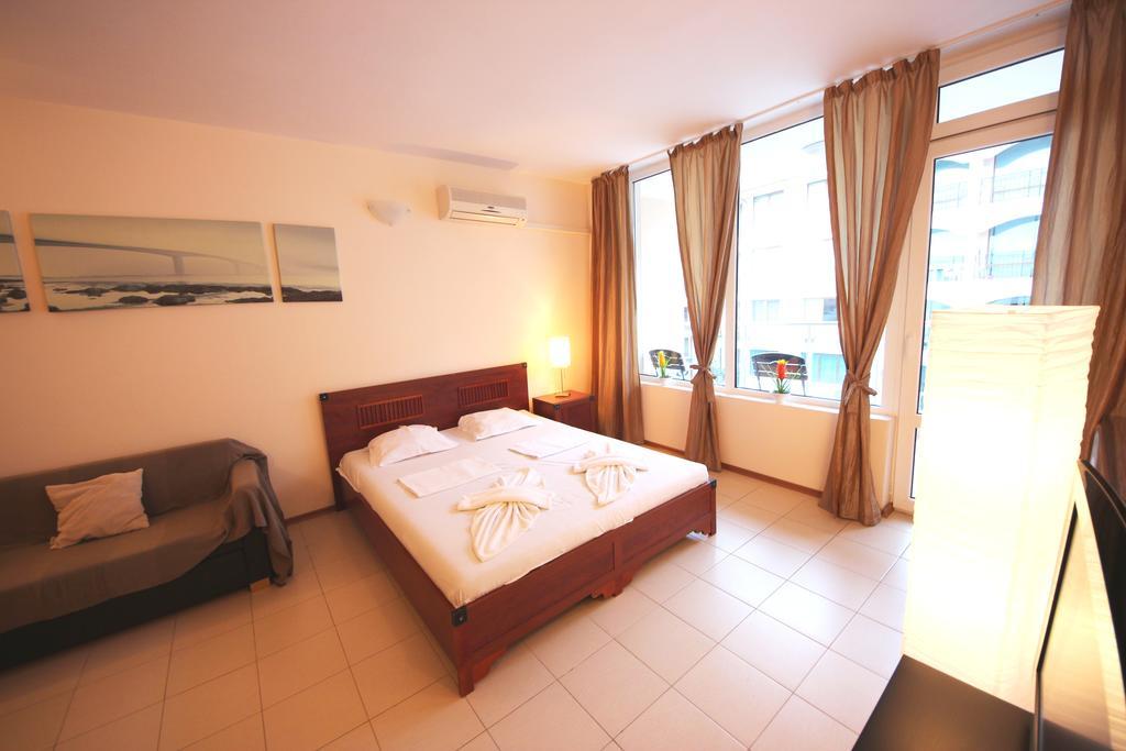 Menada Apartments In Pantai Sunny Luaran gambar