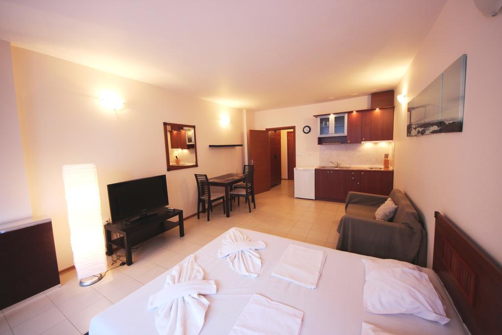 Menada Apartments In Pantai Sunny Luaran gambar
