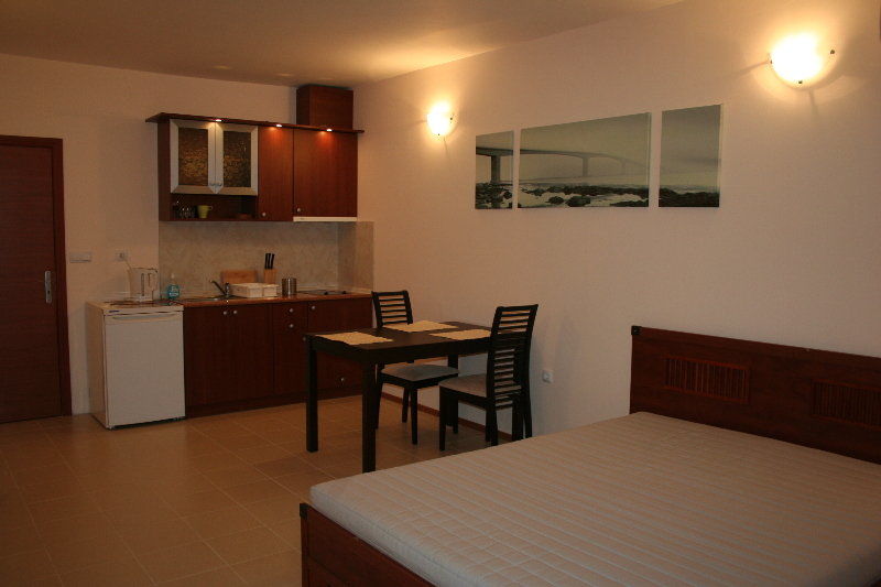 Menada Apartments In Pantai Sunny Luaran gambar