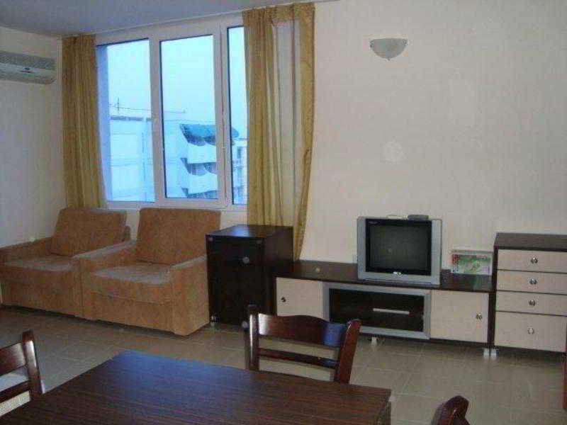 Menada Apartments In Pantai Sunny Luaran gambar