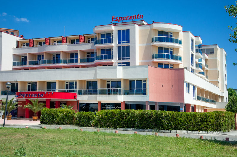 Menada Apartments In Pantai Sunny Luaran gambar