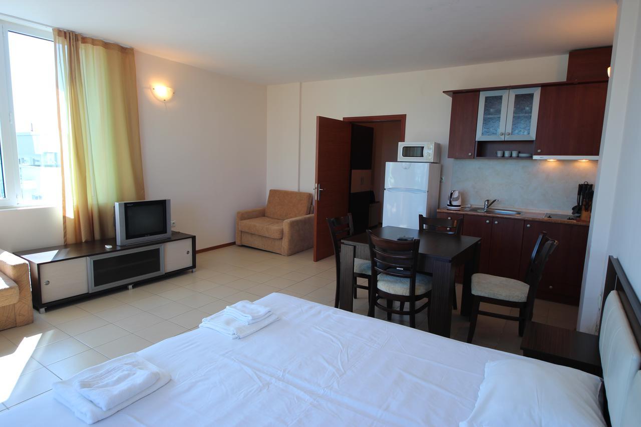 Menada Apartments In Pantai Sunny Luaran gambar