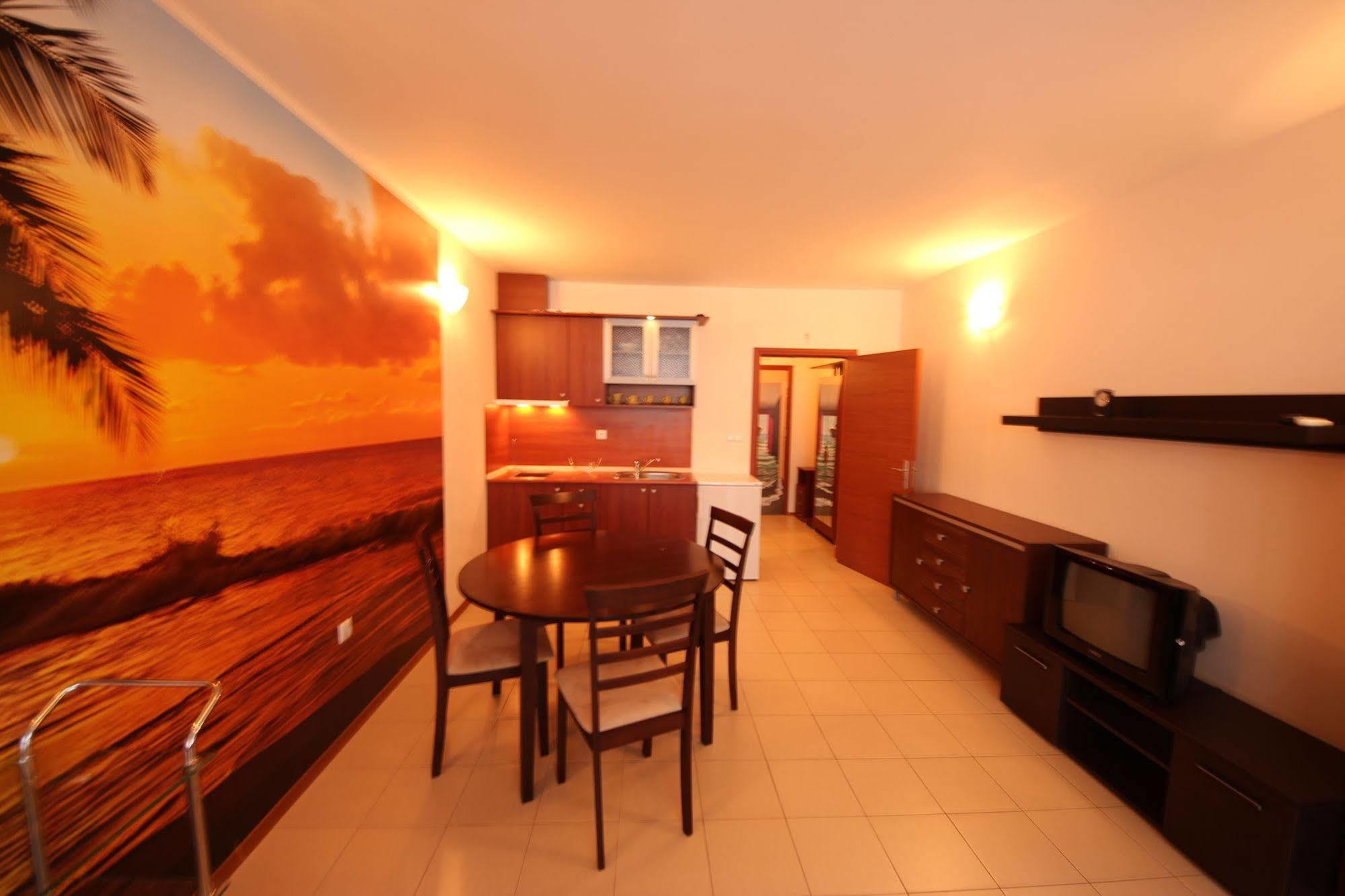 Menada Apartments In Pantai Sunny Luaran gambar
