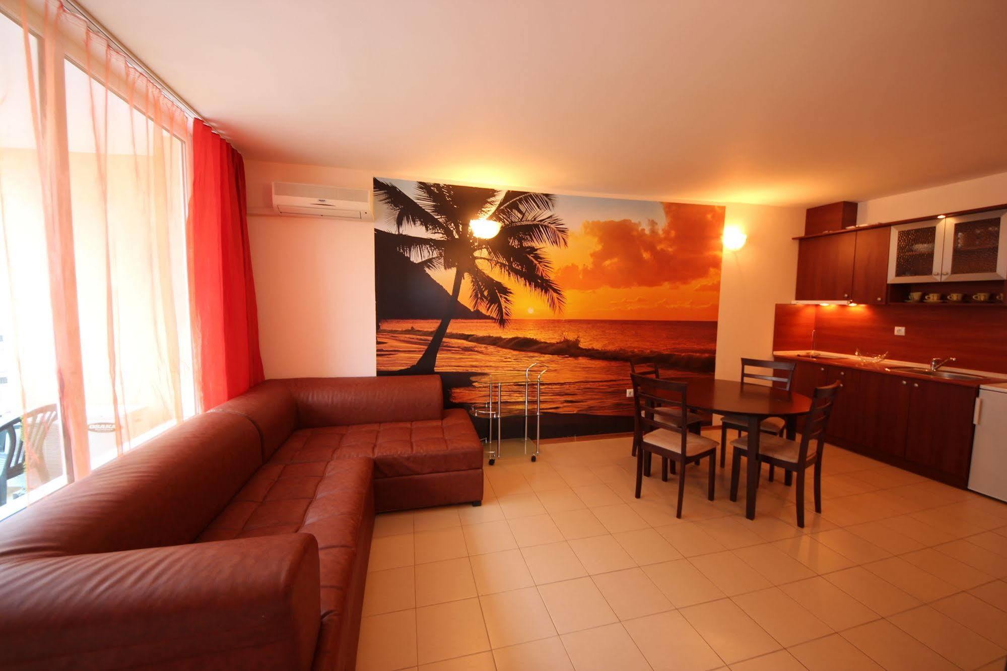Menada Apartments In Pantai Sunny Luaran gambar