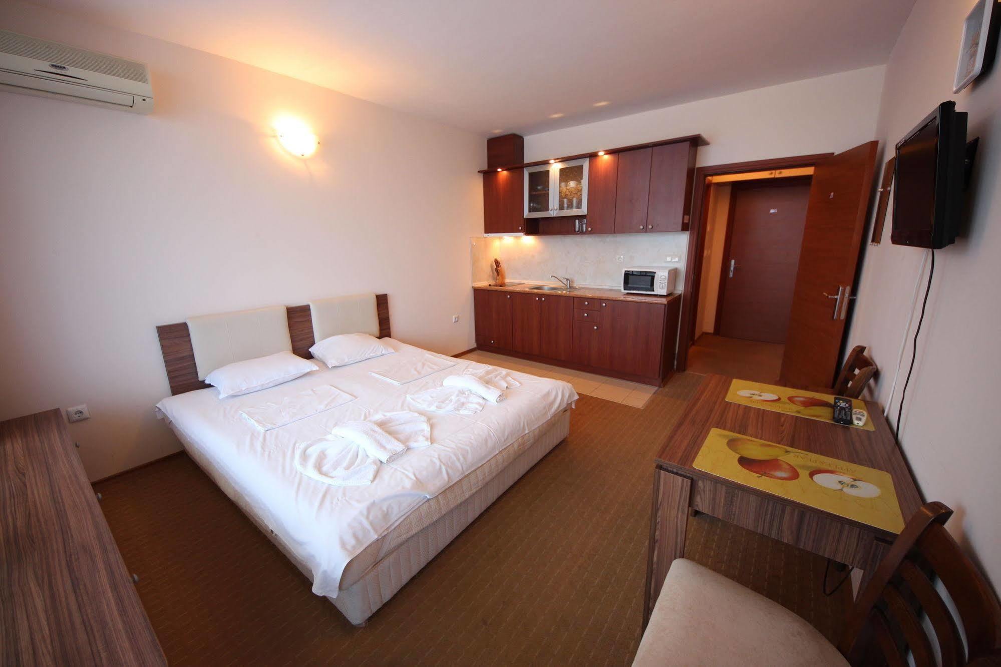 Menada Apartments In Pantai Sunny Luaran gambar