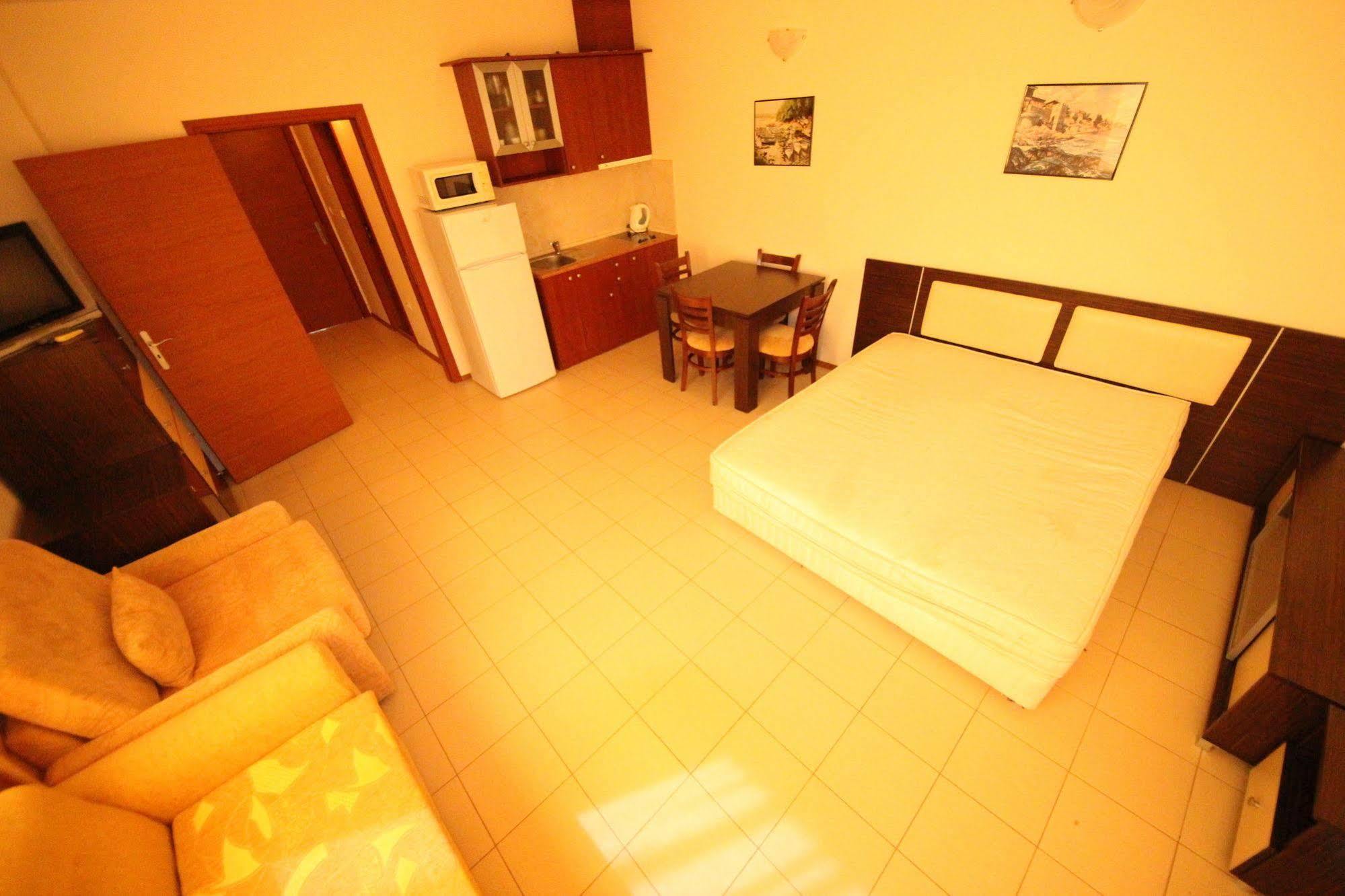 Menada Apartments In Pantai Sunny Luaran gambar