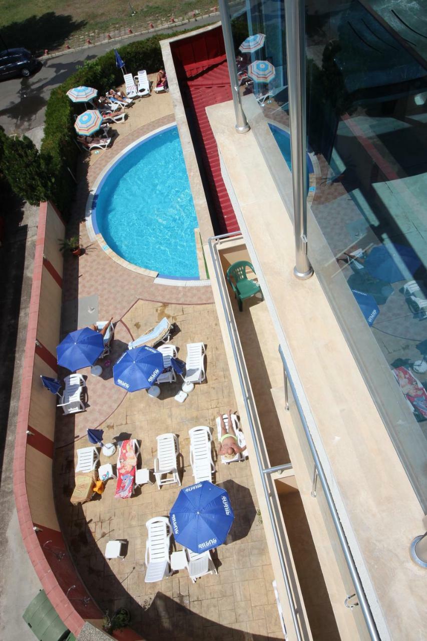Menada Apartments In Pantai Sunny Luaran gambar