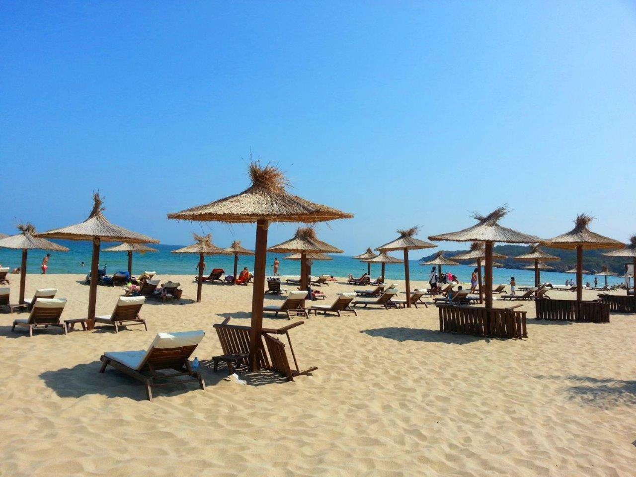 Menada Apartments In Pantai Sunny Luaran gambar